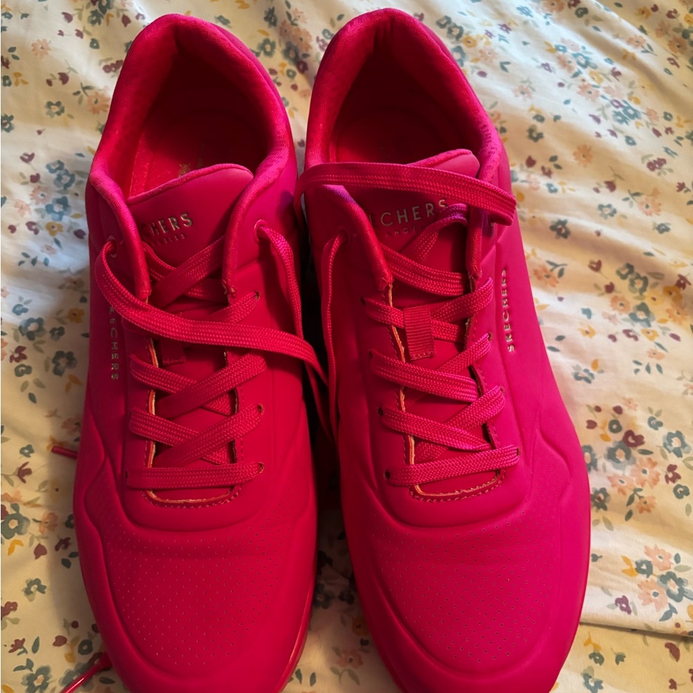 Skechers Women's Pink Sneakers